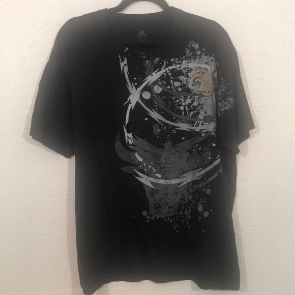 Adidas Chicago Bulls Graffiti Black Screen Print             T-Shirt size 2XL - Picture 1 of 11